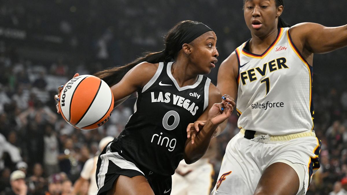 Las Vegas Aces guard Jackie Young driving to the basket (file photo)