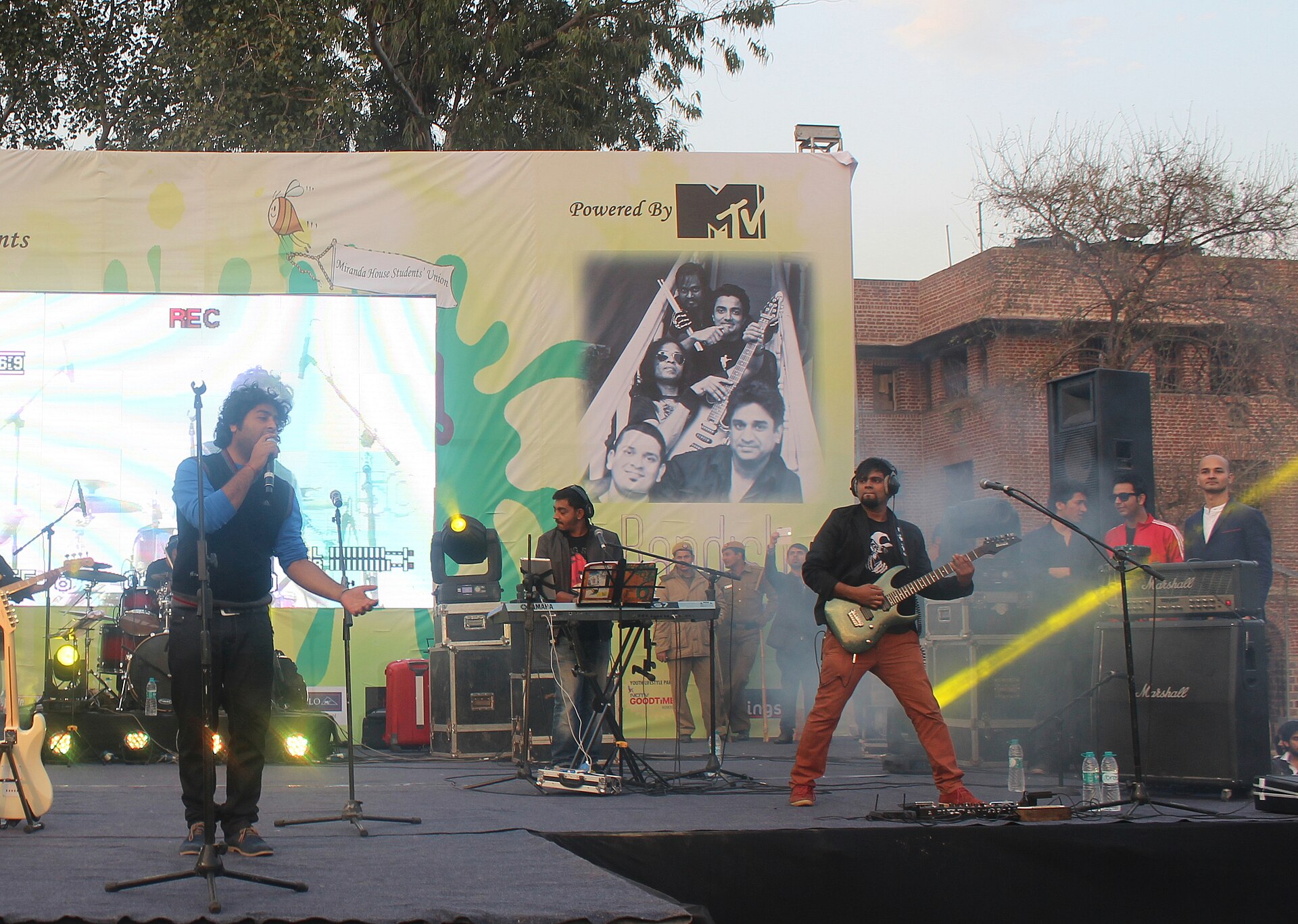 Arijit Singh performing live