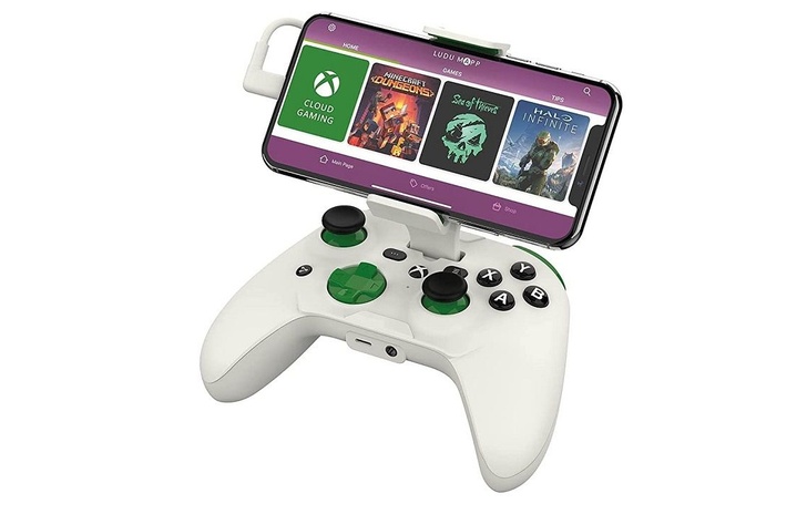 Cloud gaming on a mobile device