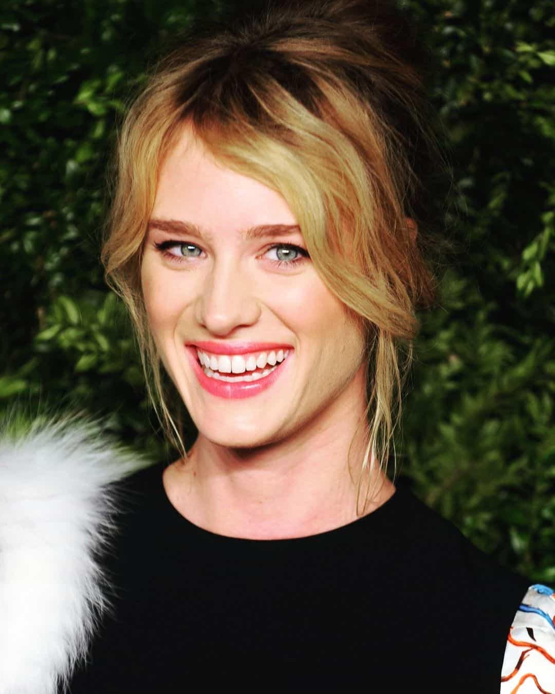 Mackenzie Davis, who plays marine researcher Fonda Howander in Below