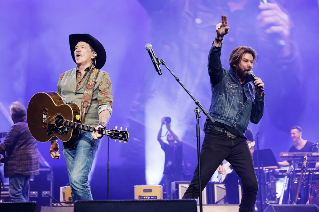Brooks and Dunn performing