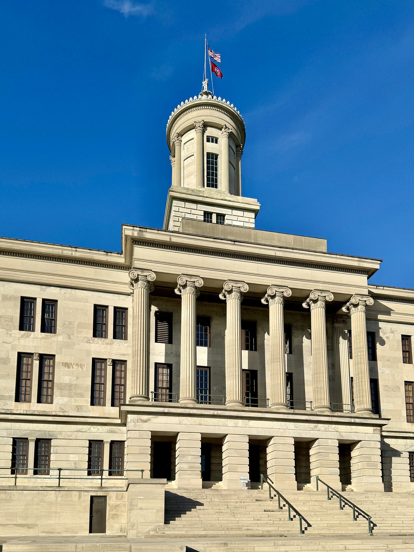 The Tennessee State Capitol in Nashville in daylight.