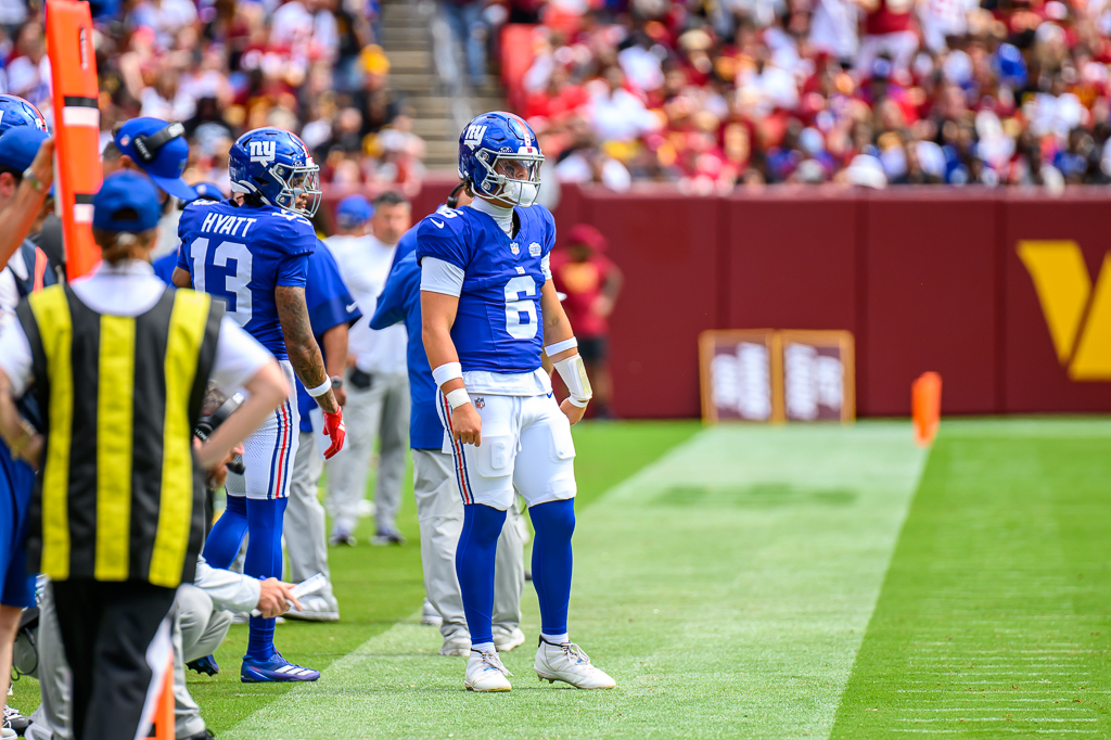 The Giants on the sideline during a game against Washington