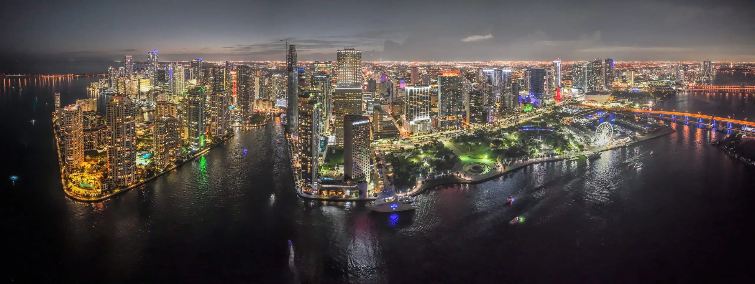 Miami at night, the real city behind Vice City