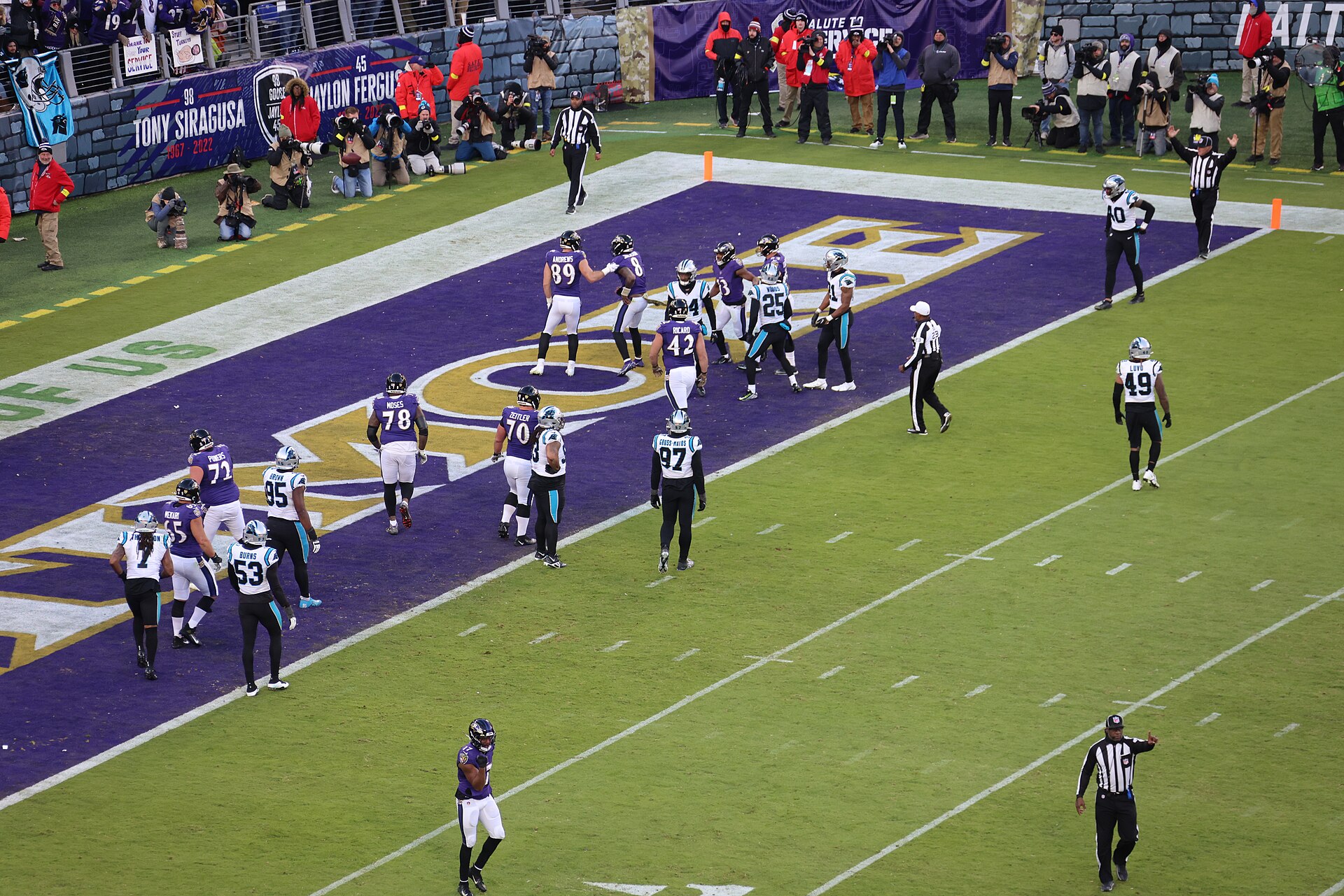 Lamar Jackson and the Ravens celebrate a touchdown at M&T Bank Stadium
