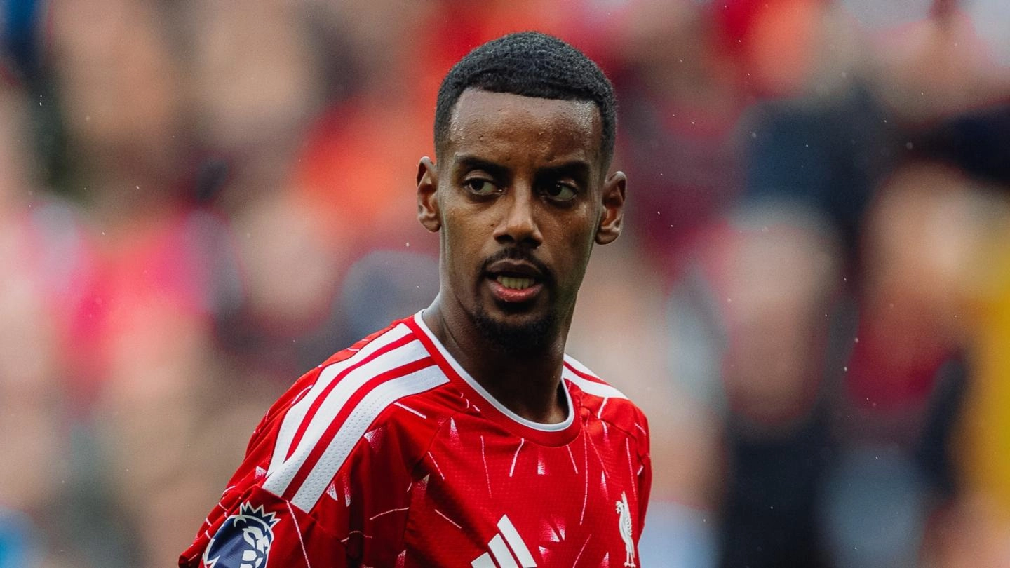 Alexander Isak in action for Liverpool