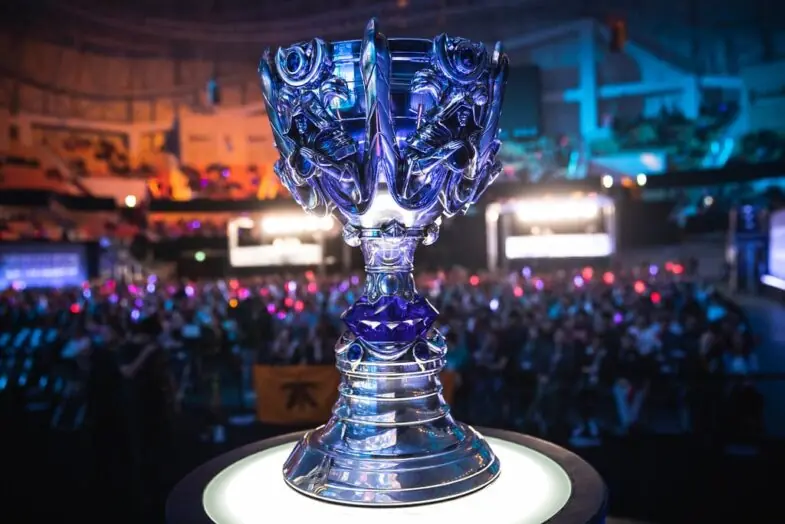 The Summoner's Cup, the trophy awarded to the League of Legends world champions, on stage before a crowd
