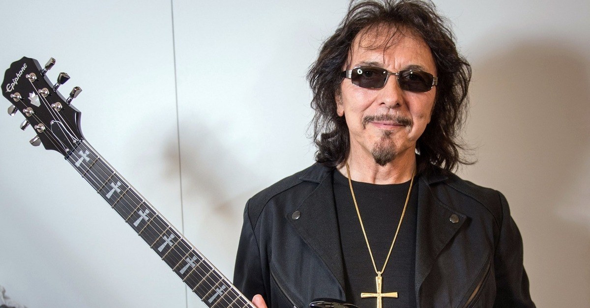 Tony Iommi playing guitar