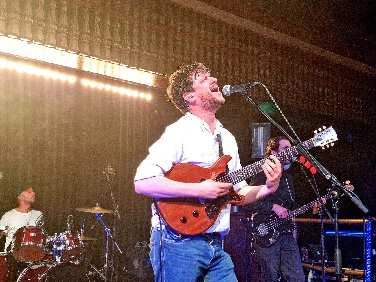 Jamie T performing with guitar