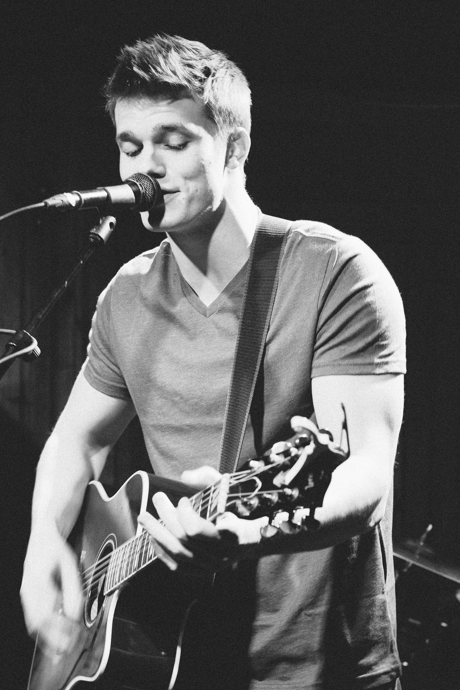 Parker McCollum performing live