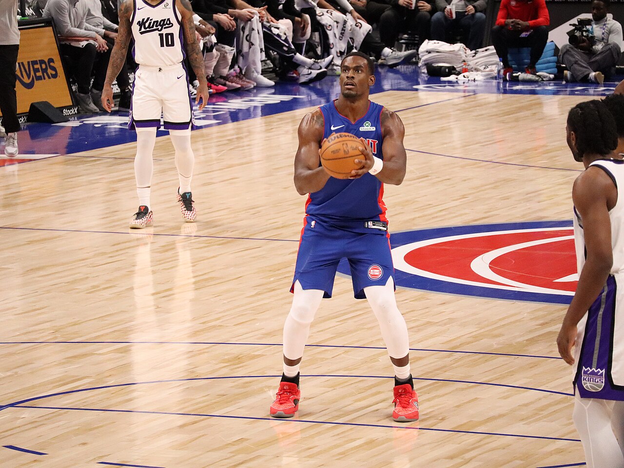 Jalen Duren at the free-throw line for the Detroit Pistons (file photo, Wikimedia Commons)