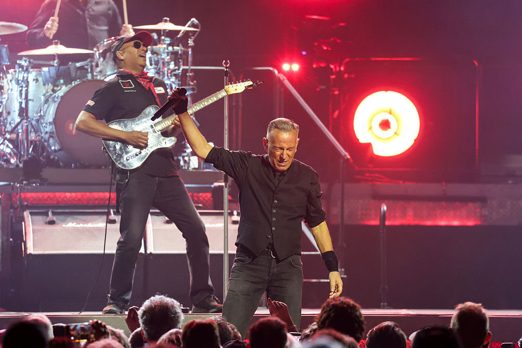 Tom Morello and Bruce Springsteen performing together on the Land of Hope and Dreams tour