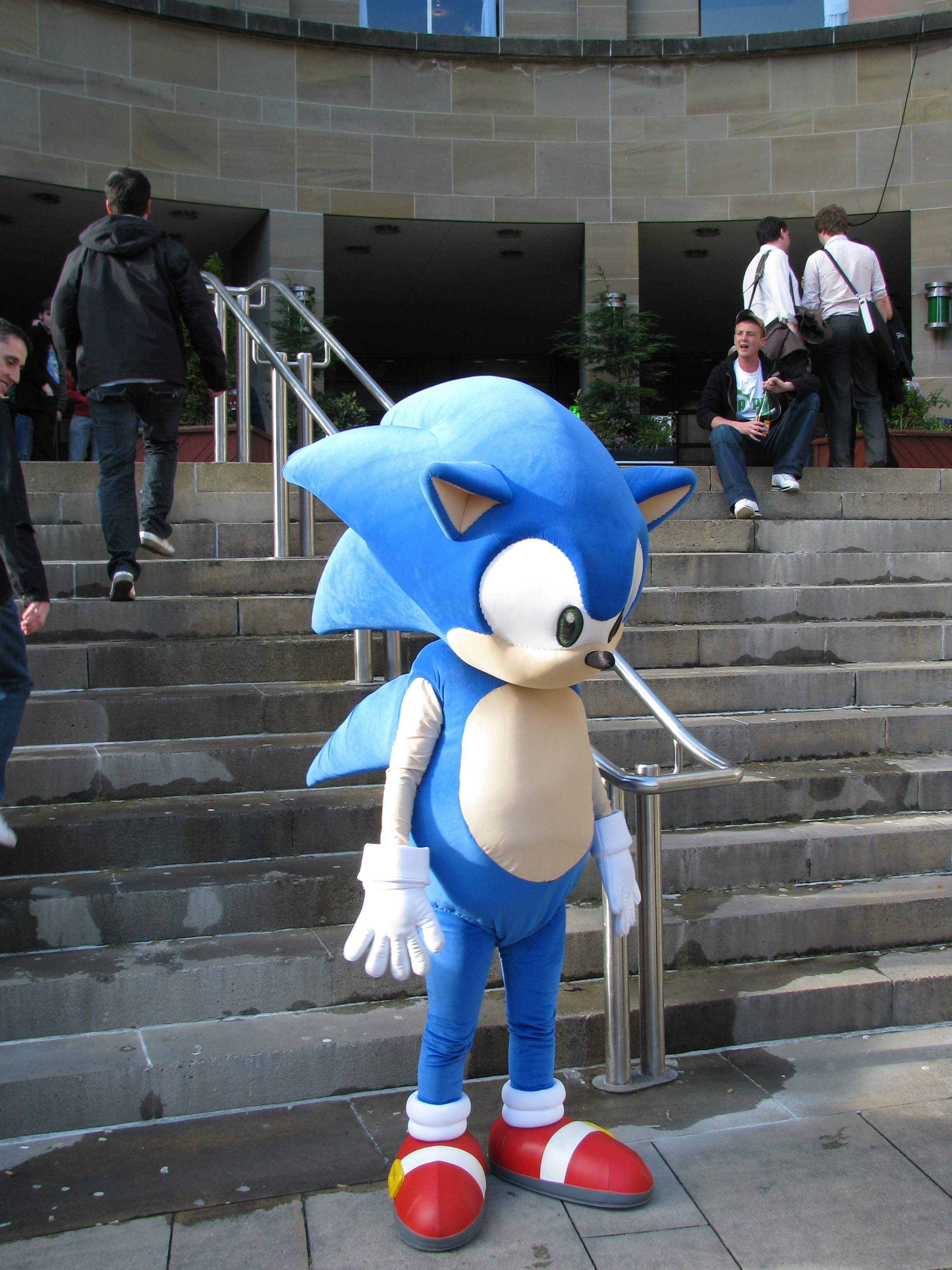 A Sonic the Hedgehog costume performer posing in bright daylight