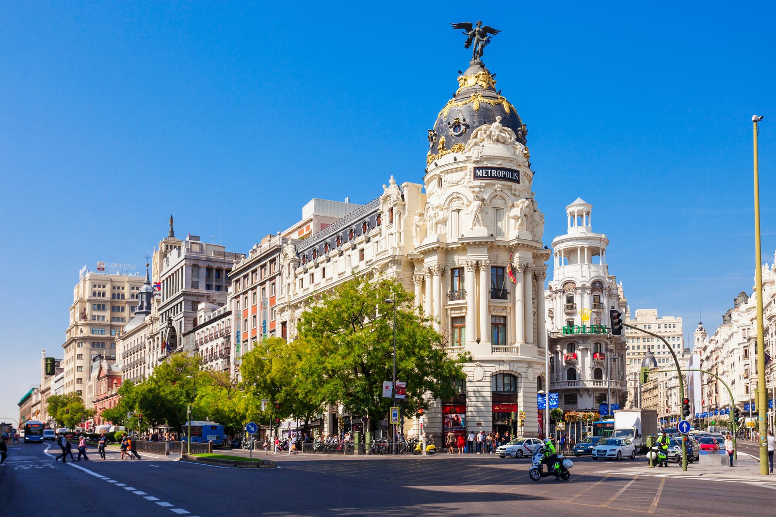 Daylight view of Madrid's Gran Vía and the Edificio Metrópolis