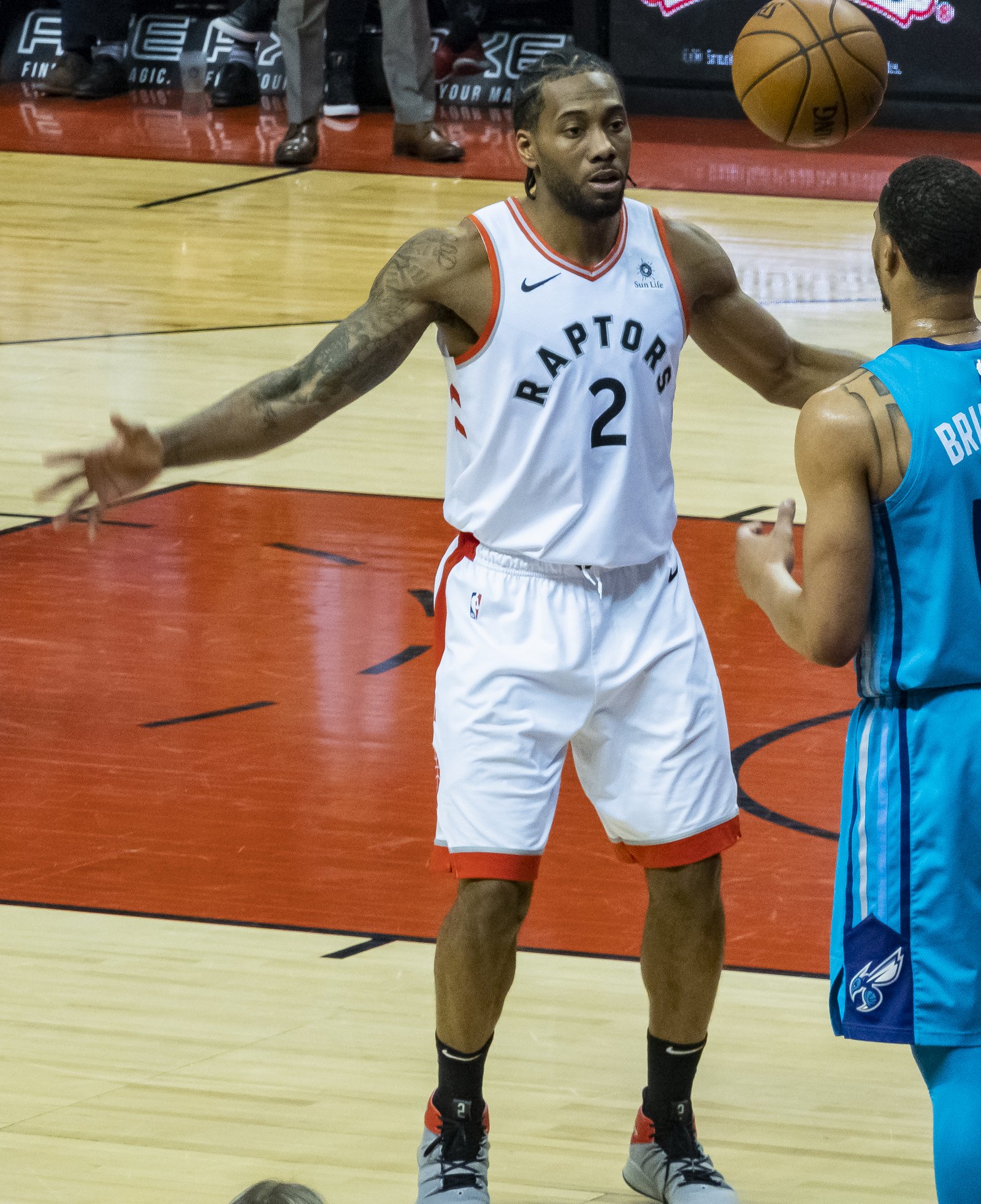 Miles Bridges guards Kawhi Leonard during a 2019 game between the Hornets and Raptors