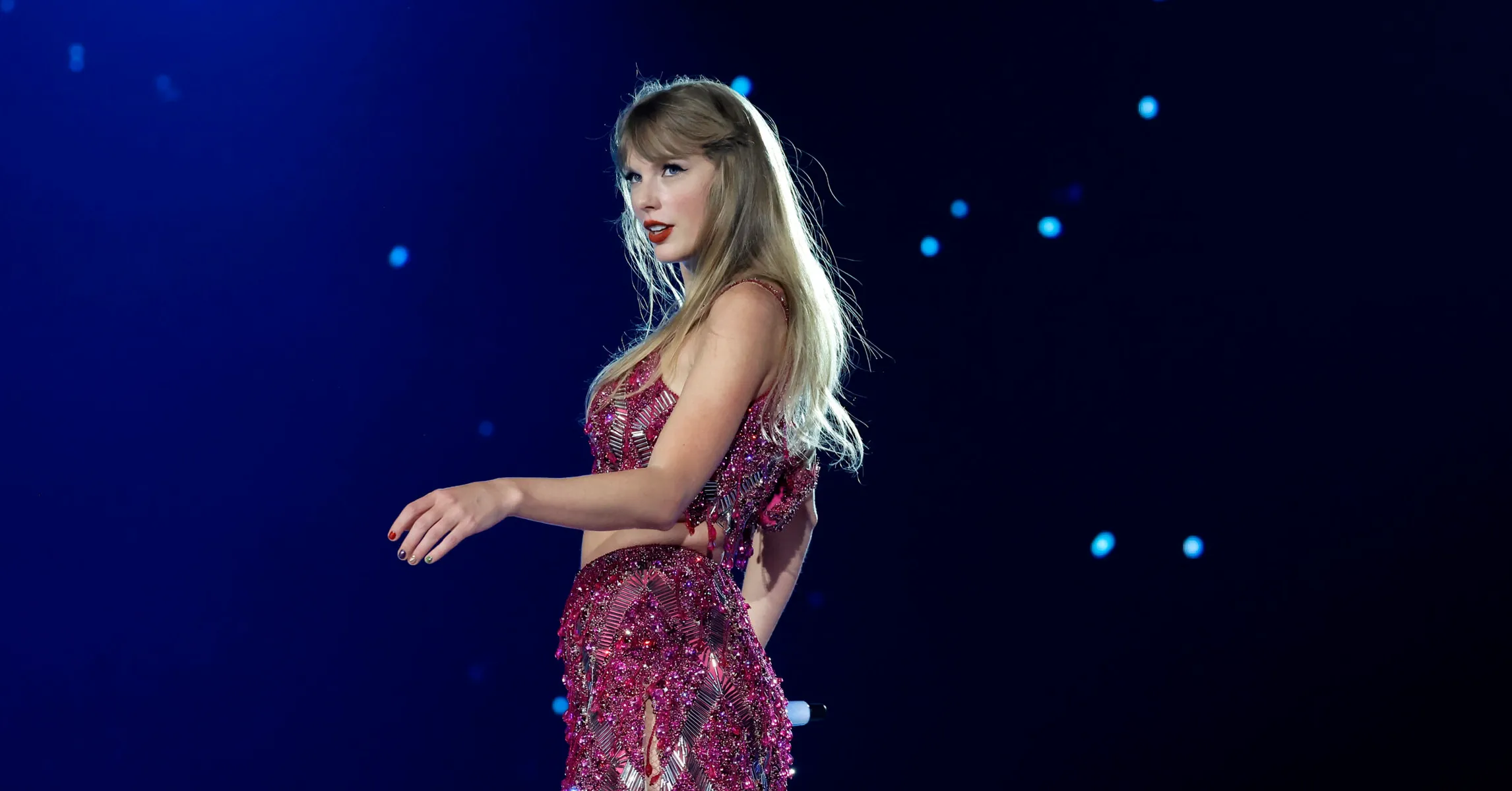 Taylor Swift performing for a stadium crowd (file photo)