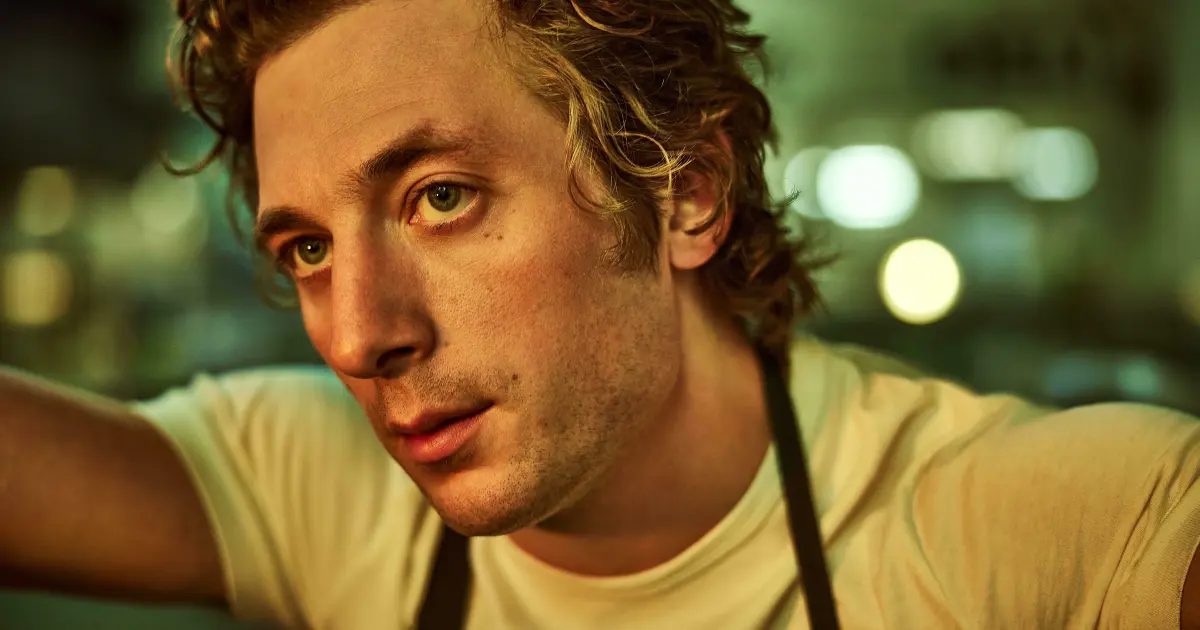 Jeremy Allen White, who plays Wall Street Journal reporter Jeff Horwitz