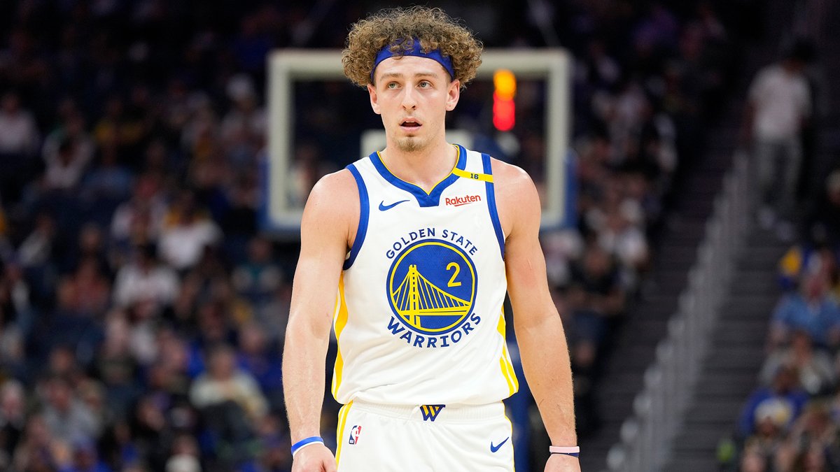 Brandin Podziemski driving for the Golden State Warriors.