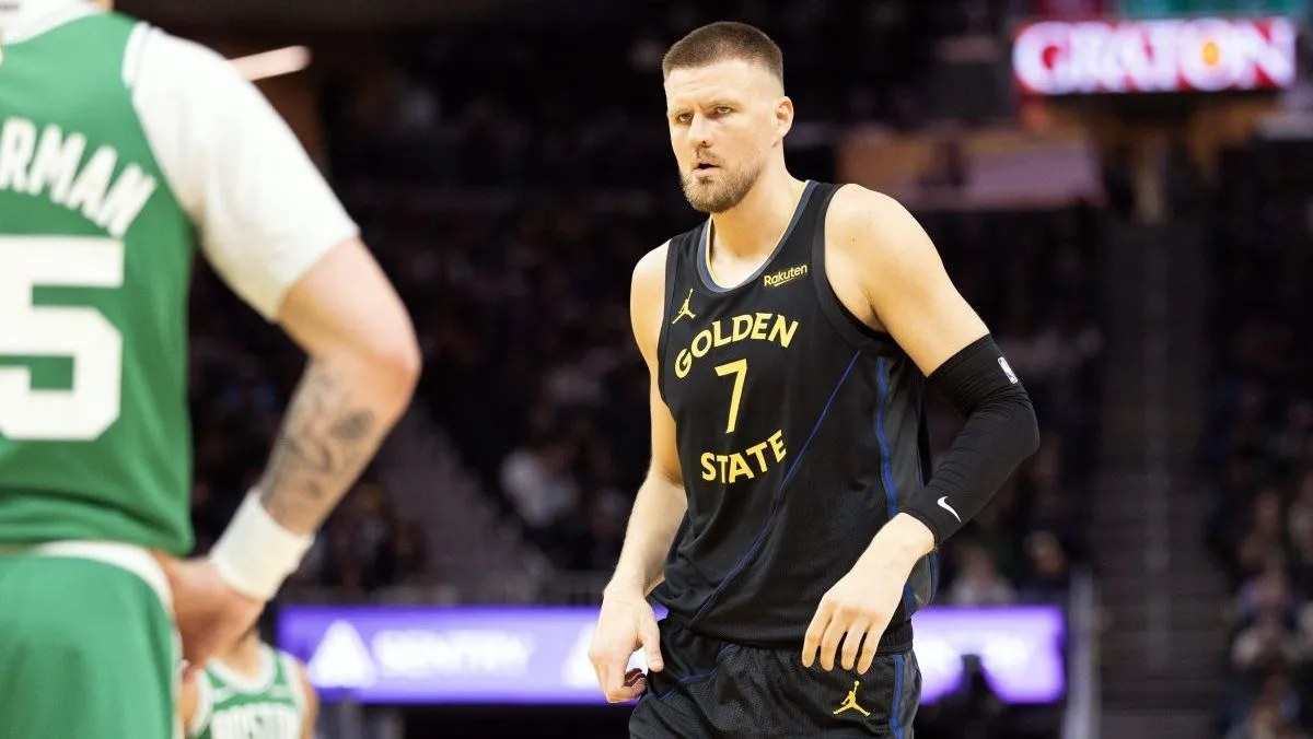 Kristaps Porzingis in a Golden State Warriors uniform during a game