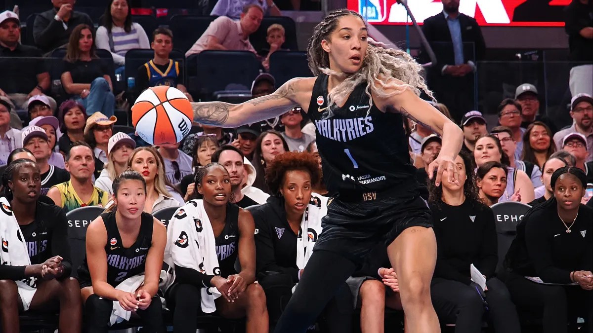 Golden State Valkyries forward Gabby Williams driving with the ball.