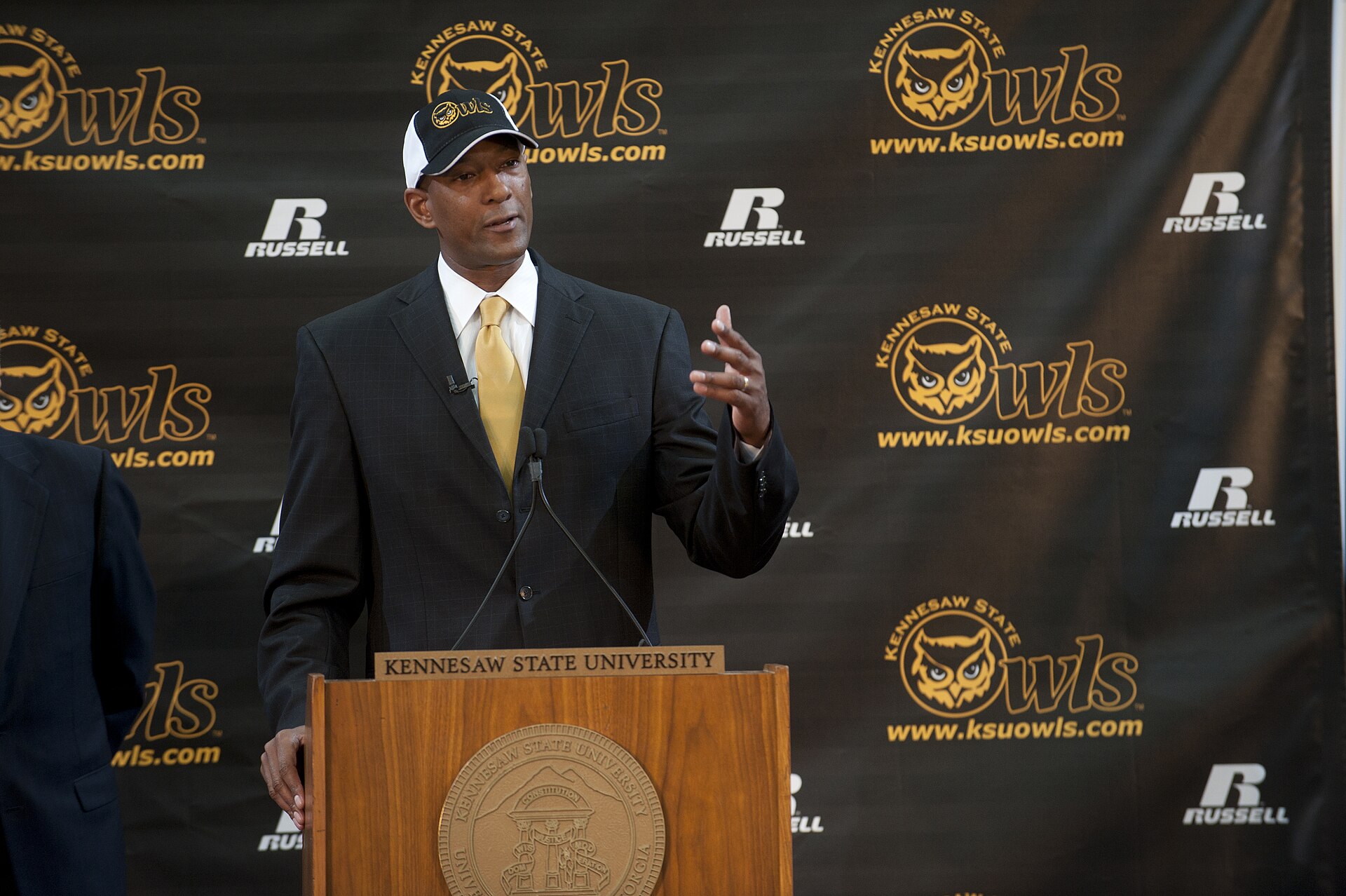 Kennesaw State Owls head coach Lewis Preston