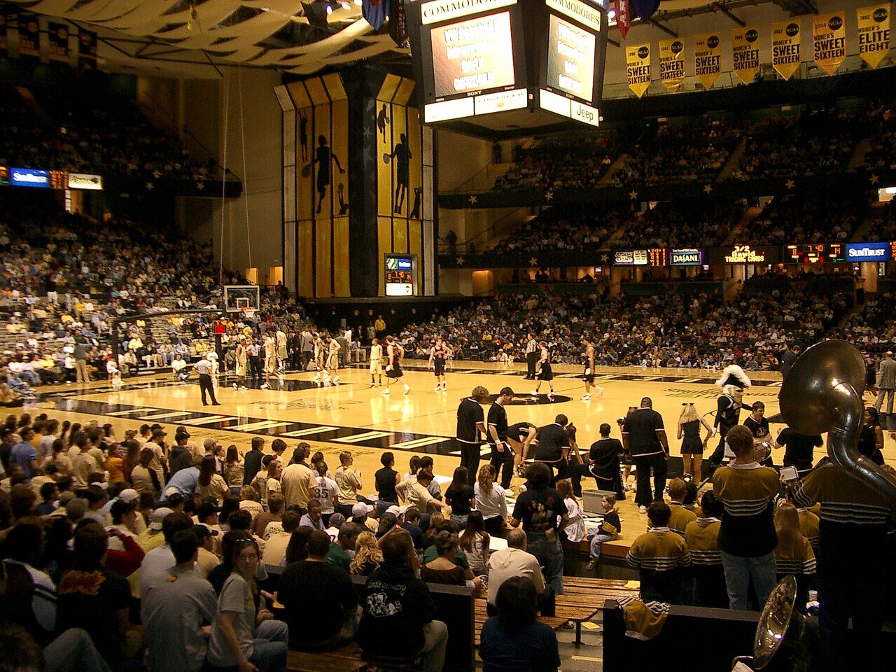 Vanderbilt Commodores in action at Memorial Gymnasium