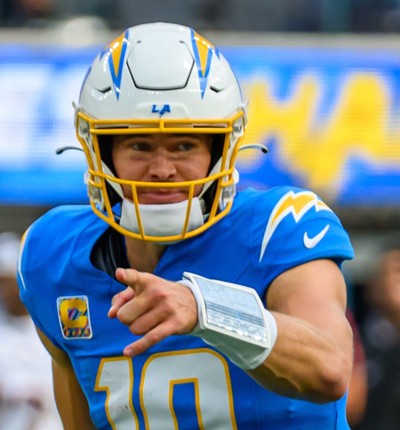 Los Angeles Chargers quarterback Justin Herbert throwing a pass